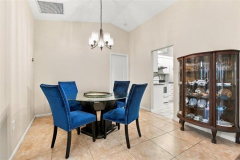 House in Punta Gorda, Florida 3 bedrooms, 186.27 sq.m. № 2396410 - photo 7