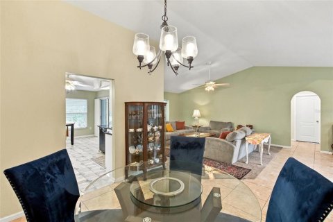 House in Punta Gorda, Florida 3 bedrooms, 186.27 sq.m. № 2396410 - photo 8