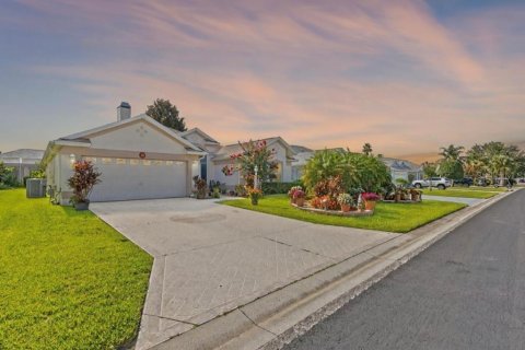 Casa en venta en The Villages, Florida, 3 dormitorios, 189.71 m2 № 1870239 - foto 1