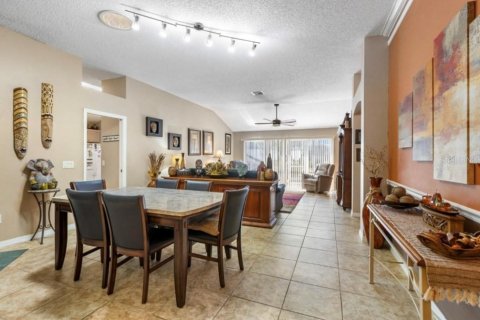 Casa en venta en The Villages, Florida, 3 dormitorios, 189.71 m2 № 1870239 - foto 8