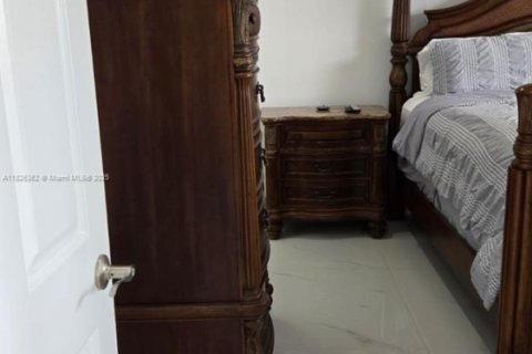 Casa en venta en Pembroke Pines, Florida, 3 dormitorios, 123.56 m2 № 1814536 - foto 24