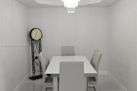 Casa en venta en Pembroke Pines, Florida, 3 dormitorios, 123.56 m2 № 1814536 - foto 3