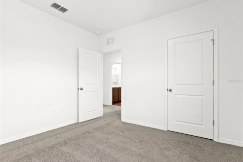 House in Land O' Lakes, Florida 5 bedrooms, 227.89 sq.m. № 2432583 - photo 28
