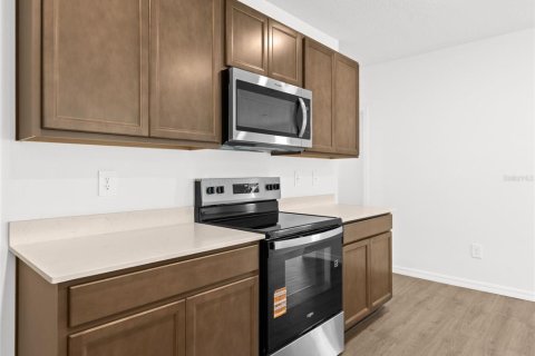 House in Land O' Lakes, Florida 5 bedrooms, 227.89 sq.m. № 2432583 - photo 5