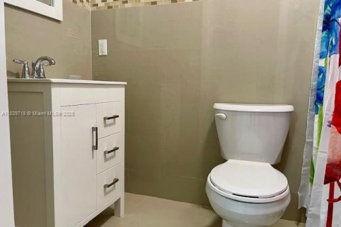 Villa ou maison à vendre à Hialeah, Floride: 5 chambres, 158.77 m2 № 2078856 - photo 15