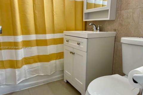 Villa ou maison à vendre à Hialeah, Floride: 5 chambres, 158.77 m2 № 2078856 - photo 5