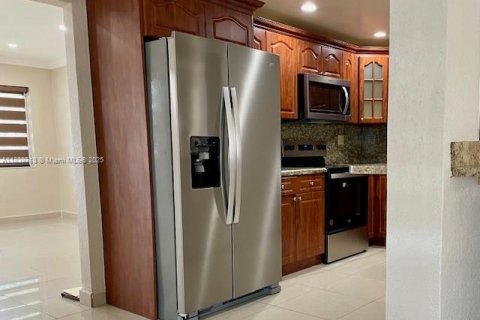 Villa ou maison à vendre à Hialeah, Floride: 5 chambres, 158.77 m2 № 2078856 - photo 9