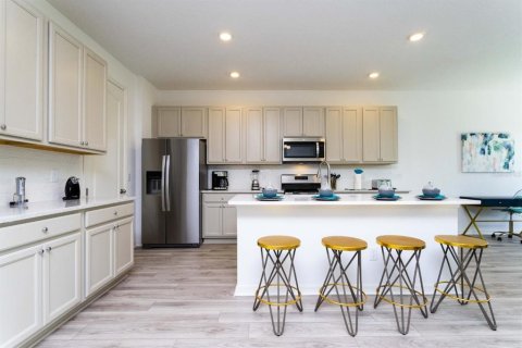 Townhouse in Davenport, Florida 4 bedrooms, 201.97 sq.m. № 2222589 - photo 4