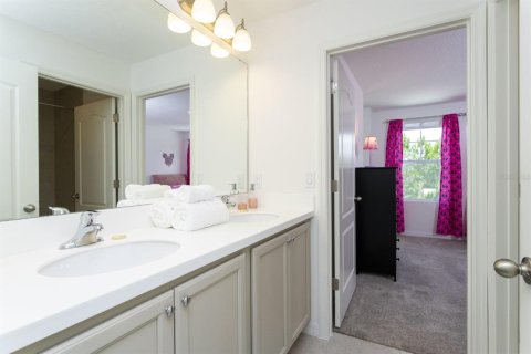 Townhouse in Davenport, Florida 4 bedrooms, 201.97 sq.m. № 2222589 - photo 20