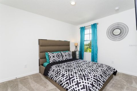 Townhouse in Davenport, Florida 4 bedrooms, 201.97 sq.m. № 2222589 - photo 15