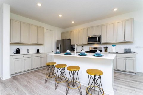 Townhouse in Davenport, Florida 4 bedrooms, 201.97 sq.m. № 2222589 - photo 3
