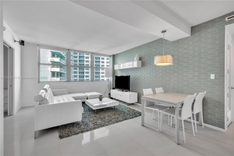 Condominio en venta en Miami Beach, Florida, 2 dormitorios, 94.67 m2 № 1698186 - foto 2