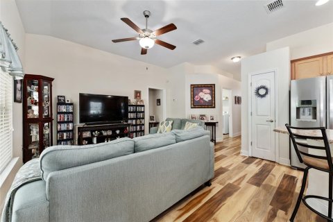 House in Fruitland Park, Florida 3 bedrooms, 140.93 sq.m. № 1657704 - photo 16