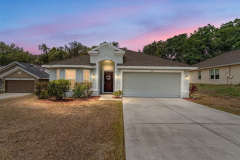 House in Fruitland Park, Florida 3 bedrooms, 140.93 sq.m. № 1657704 - photo 2