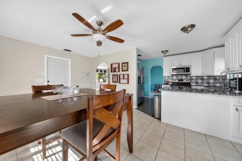 Villa ou maison à vendre à Port St. Lucie, Floride: 2 chambres, 143.72 m2 № 2265782 - photo 4