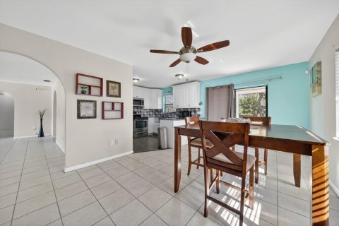 Villa ou maison à vendre à Port St. Lucie, Floride: 2 chambres, 143.72 m2 № 2265782 - photo 3