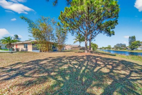 Villa ou maison à vendre à Port St. Lucie, Floride: 2 chambres, 143.72 m2 № 2265782 - photo 20