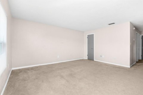 Condominio en venta en Gainesville, Florida, 2 dormitorios, 83.61 m2 № 1510792 - foto 14