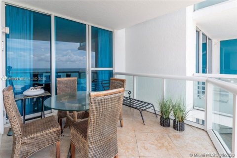 Condo in Miami Beach, Florida, 3 bedrooms  № 2062627