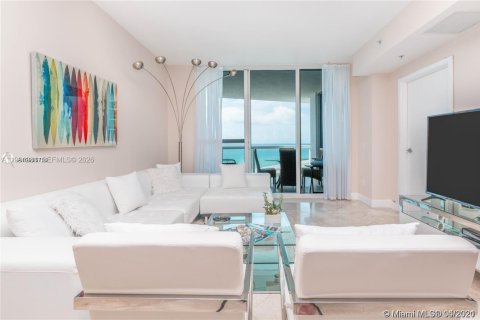 Condo in Miami Beach, Florida, 3 bedrooms № 2062627 - photo 2