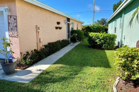 Villa ou maison à louer à Boynton Beach, Floride: 3 chambres, 128.76 m2 № 2254537 - photo 12