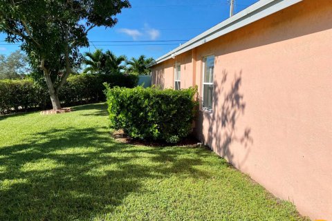 Villa ou maison à louer à Boynton Beach, Floride: 3 chambres, 128.76 m2 № 2254537 - photo 13