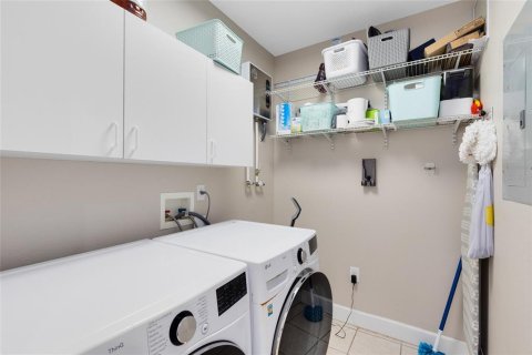 Casa en venta en Orlando, Florida, 5 dormitorios, 331.29 m2 № 1900336 - foto 18