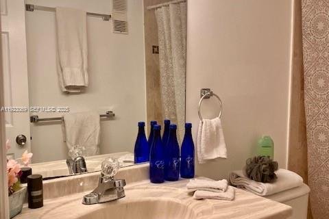 Condo in Lauderhill, Florida, 3 bedrooms № 1976793 - photo 11