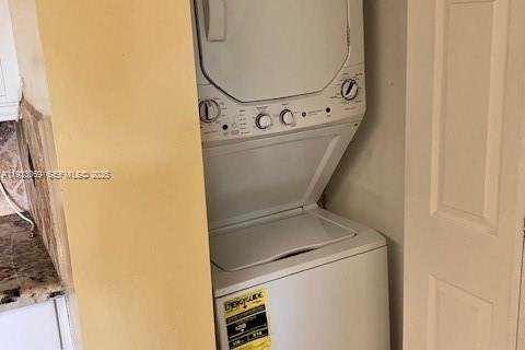 Condo in Lauderhill, Florida, 3 bedrooms № 1976793 - photo 18