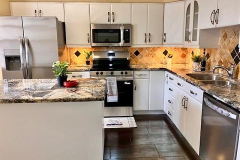 Condo in Lauderhill, Florida, 3 bedrooms № 1976793 - photo 16