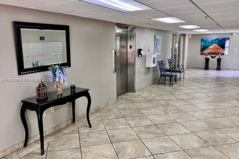 Condo in Lauderhill, Florida, 3 bedrooms № 1976793 - photo 20