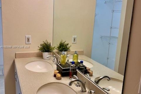 Condo in Lauderhill, Florida, 3 bedrooms № 1976793 - photo 12