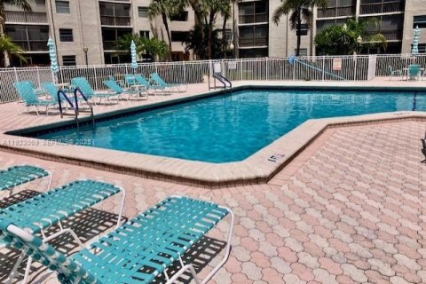 Condo in Lauderhill, Florida, 3 bedrooms № 1976793 - photo 22