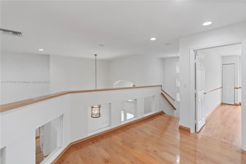 Casa en venta en Pembroke Pines, Florida, 6 dormitorios, 442.77 m2 № 1868778 - foto 11