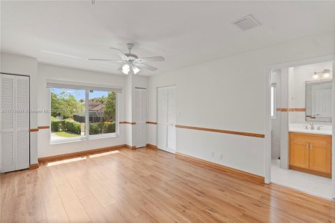 Casa en venta en Pembroke Pines, Florida, 6 dormitorios, 442.77 m2 № 1868778 - foto 15