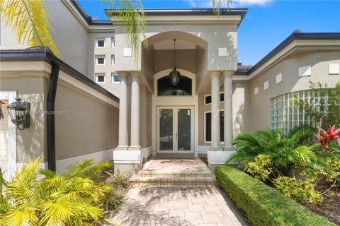 Casa en venta en Pembroke Pines, Florida, 6 dormitorios, 442.77 m2 № 1868778 - foto 2