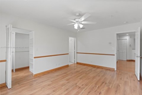 Casa en venta en Pembroke Pines, Florida, 6 dormitorios, 442.77 m2 № 1868778 - foto 20