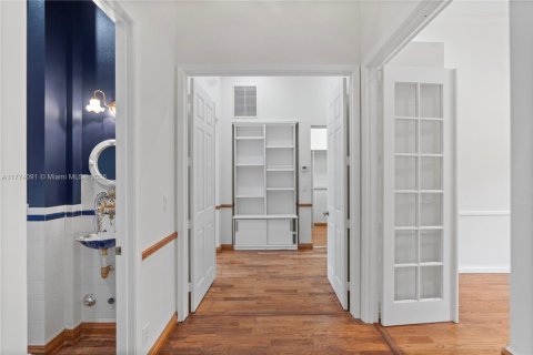 Casa en venta en Pembroke Pines, Florida, 6 dormitorios, 442.77 m2 № 1868778 - foto 24