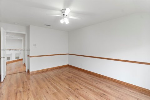 Casa en venta en Pembroke Pines, Florida, 6 dormitorios, 442.77 m2 № 1868778 - foto 18