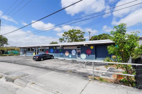 Propiedad comercial en venta en Oakland Park, Florida № 1937100 - foto 2