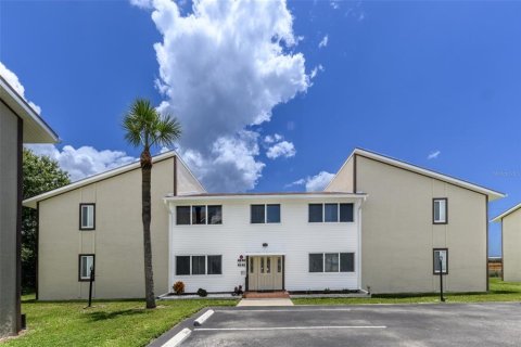 Condominio en alquiler en Port Charlotte, Florida, 2 dormitorios, 97.18 m2 № 1883757 - foto 1