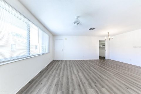 Condominio en alquiler en Port Charlotte, Florida, 2 dormitorios, 97.18 m2 № 1883757 - foto 6