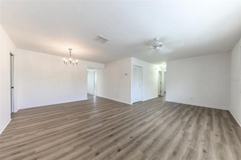 Condominio en alquiler en Port Charlotte, Florida, 2 dormitorios, 97.18 m2 № 1883757 - foto 8