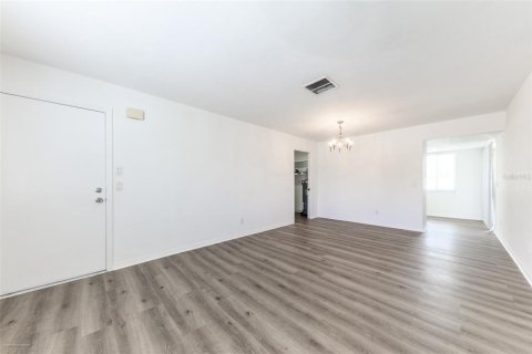 Condominio en alquiler en Port Charlotte, Florida, 2 dormitorios, 97.18 m2 № 1883757 - foto 7
