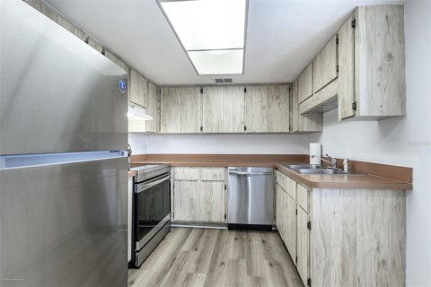 Condominio en alquiler en Port Charlotte, Florida, 2 dormitorios, 97.18 m2 № 1883757 - foto 11