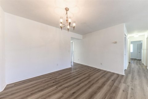 Condominio en alquiler en Port Charlotte, Florida, 2 dormitorios, 97.18 m2 № 1883757 - foto 9