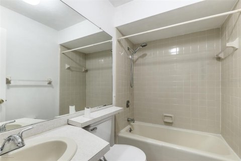 Condominio en alquiler en Port Charlotte, Florida, 2 dormitorios, 97.18 m2 № 1883757 - foto 17