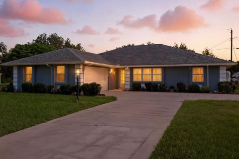 House in Lake Placid, Florida 3 bedrooms, 198.25 sq.m. № 1902403 - photo 1