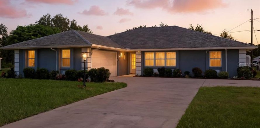 House in Lake Placid, Florida 3 bedrooms, 198.25 sq.m. № 1902403