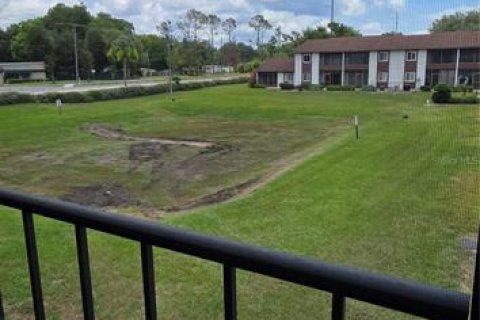 Condo in Zephyrhills, Florida, 2 bedrooms  № 2149054 - photo 18